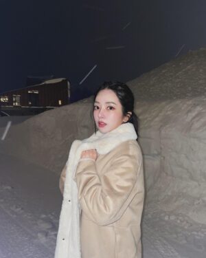 Lee Ruby Instagram - SUPER COLD ❄️ #japan