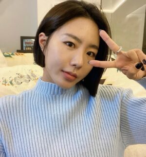 Lee Sang-hwa Instagram - 💇🏻‍♀️✔️✌🏻💙💙💙월요일 빠이팅!