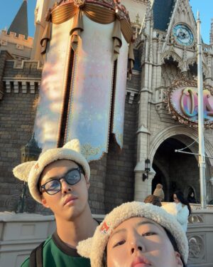 Lee Sang-hwa Instagram - 디즈니란도 모음zip 🥳🥳🥳🥳🥳🥳😈
#어른이날 #disneylandtokyo #disneyseatokyo