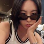 Lee Sang-hwa Instagram - 안경올료 내료? 😎🥸🤓😉미팅끄읕!!!!🇰🇷🇯🇵 #summervibes #tanningvibes