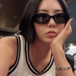 Lee Sang-hwa Instagram - 안경올료 내료? 😎🥸🤓😉미팅끄읕!!!!🇰🇷🇯🇵 #summervibes #tanningvibes