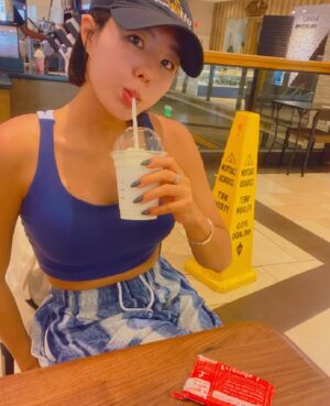 Lee Sang-hwa Instagram - 나도 왔다감 와이와이하와이🌈🤙🏻🌴😁 #태닝최고💁🏻‍♀️