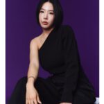 Lee Sang-hwa Instagram - #광고 No.1 아베다(@avedakr)의 만남,🙎🏻‍♀️💜 지속가능한 프리미엄 비건 헤어케어의 선두주자의 길을 걸어온 아베다와 닮아있는 그녀들의 No.1 모먼트가 담긴 커리어 인터뷰가 궁금하다면 다가오는 5월 마리끌레르 SNS를 통해 만나보세요! #아베다 #아베다헤어케어 @avedakr