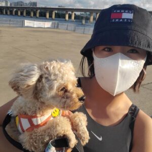 Lee Sang-hwa Instagram - Meeeeeeeeeeeeeeee🌞🌝✌🏻
컬러풀한 날씨 그리고 사진 찍어주고 있는 강나미!!!
#강북리아🐶 #autumnvibes #niceweather