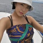 Lee Sang-hwa Instagram - On a yacht 🛥️🌊☀️🧜‍♀️ 오빠 들고 있어봐봐 사진 좀 찍게😜 #쉬지말고셔터를눌러주삼