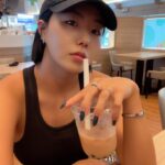 Lee Sang-hwa Instagram - 버블티냠냠 완죤 깨끗했던 날씨 TOO HOT!!🌞☀️ #tanningvibes🌴🌞