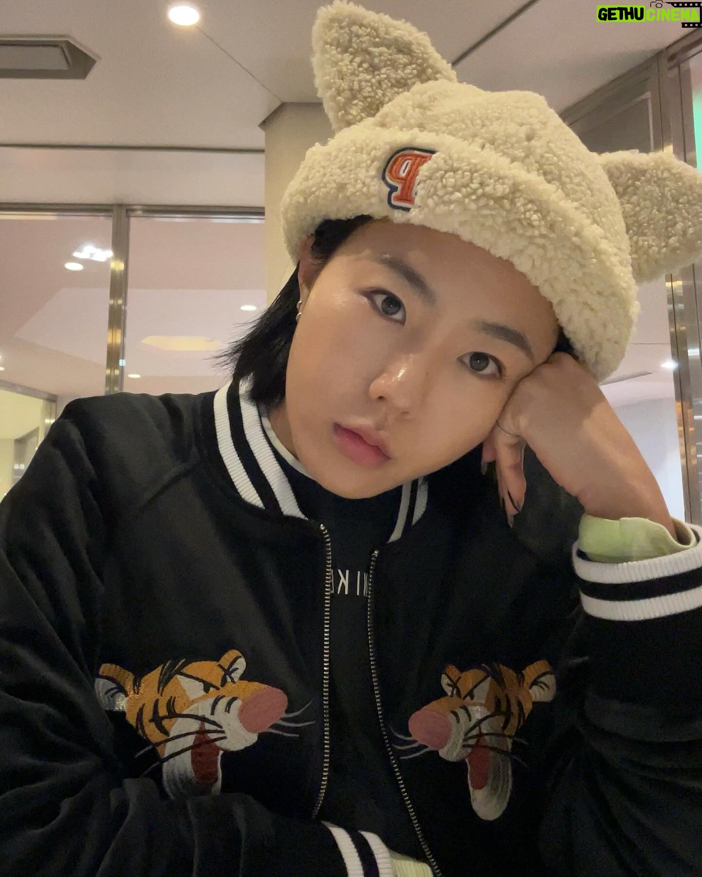 Lee Sang-hwa Instagram - 내 생일 기념 축하축하 🎂🖤 #happybirthdaytome #sundayfunday #0225
