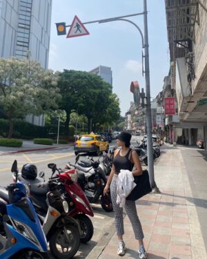 Lee Sang-hwa Instagram - 버블티냠냠 완죤 깨끗했던 날씨 TOO HOT!!🌞☀️
#tanningvibes🌴🌞