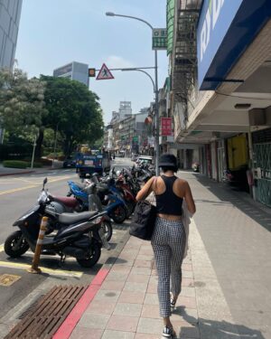 Lee Sang-hwa Instagram - 버블티냠냠 완죤 깨끗했던 날씨 TOO HOT!!🌞☀️
#tanningvibes🌴🌞