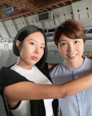 Lee Sang-hwa Instagram - 지난 5월, 나오선수의 초대로 일본을 다녀왔다. 각자의 방식대로 준비했던 올림픽의 과정들. 때론 공감도 하였고 의견도 나눌 수 있었던 소중한 시간이었다. 경기했던 링크장도 방문하여 나의 버킷리스트 하나를 달성했다!! 😀😁

오늘 10월 자국에서 그녀의 마지막 레이스가 열린다. 본인의 무대에서 후회없이 마음껏 달리길!!! 나도 열심히 응원할게!!🇰🇷🇯🇵🏆⛸🤍
体の管理上手くいってるね
頑張れ！！！
会いたいよ~~^^ @nao.kodaira 🤍