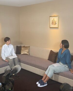 Lee Sang-hwa Instagram - 지난 5월, 나오선수의 초대로 일본을 다녀왔다. 각자의 방식대로 준비했던 올림픽의 과정들. 때론 공감도 하였고 의견도 나눌 수 있었던 소중한 시간이었다. 경기했던 링크장도 방문하여 나의 버킷리스트 하나를 달성했다!! 😀😁

오늘 10월 자국에서 그녀의 마지막 레이스가 열린다. 본인의 무대에서 후회없이 마음껏 달리길!!! 나도 열심히 응원할게!!🇰🇷🇯🇵🏆⛸🤍
体の管理上手くいってるね
頑張れ！！！
会いたいよ~~^^ @nao.kodaira 🤍
