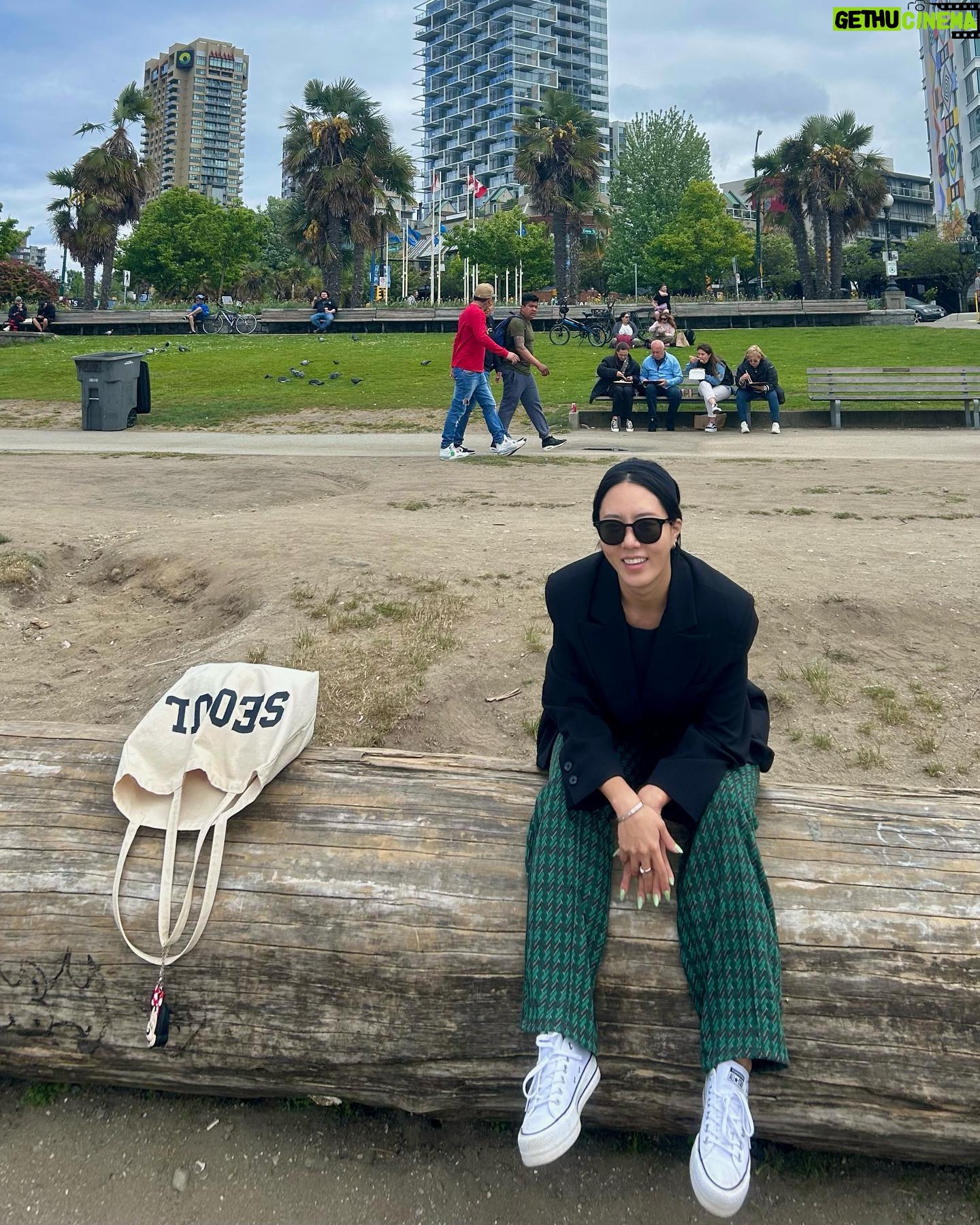 Lee Sang-hwa Instagram - μΈλ¨Έλ£©π¦πΈππ₯πνλΉμ’μπππ #tanningvibes #μ§λλ μμ¬νκΈ°λ‘