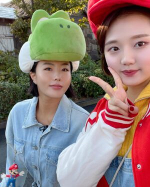 Lee Sang-hwa Instagram - USJ🇯🇵🇰🇷🧡 with niece 김스카이랑 그리고 강나미두
#슈퍼마리오 #루이지 #미니언즈