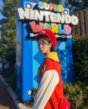 Lee Sang-hwa Instagram - USJ🇯🇵🇰🇷🧡 with niece 김스카이랑 그리고 강나미두
#슈퍼마리오 #루이지 #미니언즈