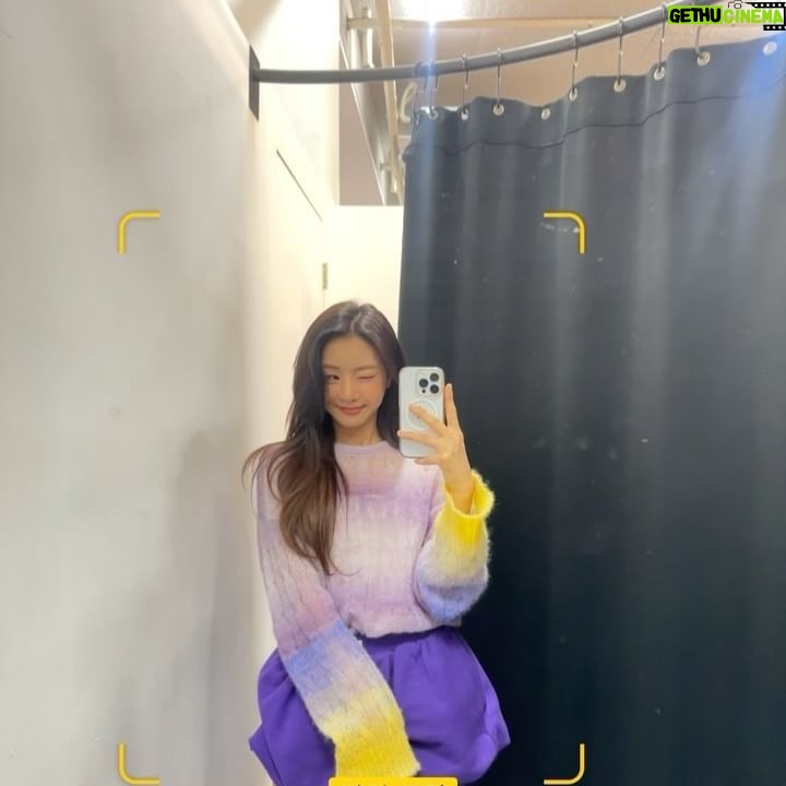Lee Se-hee Instagram - 의 반려동물 캠페인 #끝까지사랑하세요 🩷 ‘끝까지 사랑하세요’는 반려동물의 마지막까지 함께 하는 것뿐 아니라 책임감 있고 윤리적인 반려 생활을 독려하기 위한 캠페인입니다 🌼🌸🩷 #칙투칙챌린지 #칙투칙프렌즈 #CheektoCheek #CheektoCheekfriends #CheektoCheekChallenge M @lamaison.jungsunmiyo H @hair_ssong S @stylist_eunhye_jo @tomwood_project @etro @etro_kr