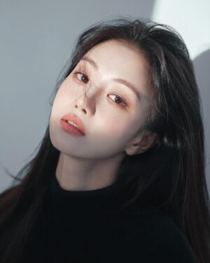 Lee Se-hee Instagram - @iiikyeong 🤍
M @lamaison.jungsunmiyo 🤍
H @hair_ssong 🤍