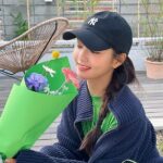 Lee Se-hee Instagram - 세진언니 덕분에 자영이랑 제니랑 넘 행복한 하루였다 🧚‍♂️ 비번도 알았으니 앞으로 지나갈때마다 밥 좀 얻어먹.... ㅎ 언닌 요리까지잘해 완벽해👍 자영이가 준 꽃 이런 색감의 꽃 선물은 처음 받아본다 역시 힙한 여자..🫶 자영이가 만든 케이스랑 그립톡도 완전 상큼이 폭발해버렸다 ✨✨🧚‍♂️🫶고마워어엉 ❤️