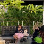 Lee Se-hee Instagram - 세진언니 덕분에 자영이랑 제니랑 넘 행복한 하루였다 🧚‍♂️ 비번도 알았으니 앞으로 지나갈때마다 밥 좀 얻어먹.... ㅎ 언닌 요리까지잘해 완벽해👍 자영이가 준 꽃 이런 색감의 꽃 선물은 처음 받아본다 역시 힙한 여자..🫶 자영이가 만든 케이스랑 그립톡도 완전 상큼이 폭발해버렸다 ✨✨🧚‍♂️🫶고마워어엉 ❤️
