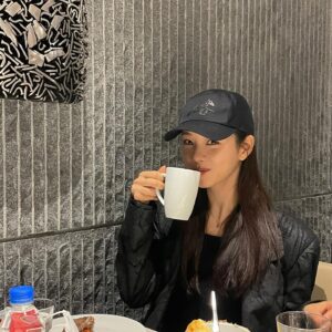 Lee Se-hee Instagram - 정말 오랜만에 뷔폐(식탁은차마찍을수없..)