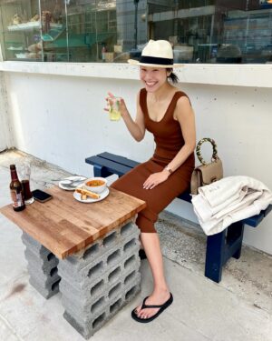 Lee Si-won Instagram - 🤠🤎☀️