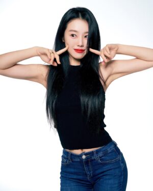 Lee Si-won Instagram - 크으❤️‍🔥

@some.seyoung @zoooo__no @yyexxan0