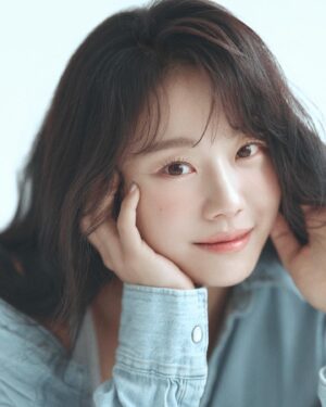 Lee Si-won Instagram - 春 🫧 
이렇게 봄이 오나 봄