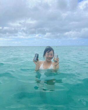 Lee Si-won Instagram - 시시각각 변하는 하늘과 바다와 함께 ☀️🌴🇬🇺🤍