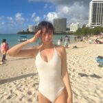 Lee Si-won Instagram – 시시각각 변하는 하늘과 바다와 함께 ☀️🌴🇬🇺🤍