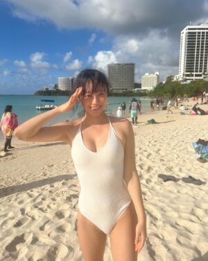Lee Si-won Instagram - 시시각각 변하는 하늘과 바다와 함께 ☀️🌴🇬🇺🤍