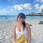 Lee Si-won Instagram - 시시각각 변하는 하늘과 바다와 함께 ☀️🌴🇬🇺🤍