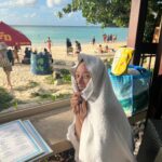 Lee Si-won Instagram - 시시각각 변하는 하늘과 바다와 함께 ☀️🌴🇬🇺🤍