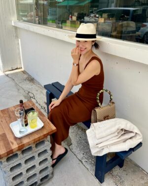 Lee Si-won Instagram - 🤠🤎☀️