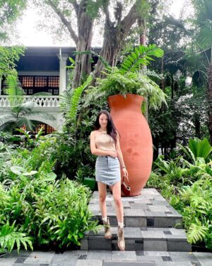 Lee Si-won Instagram - 🥜Raffles Hotel   🎄Orchard Street   🍺Haji Lane