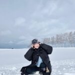 Lee Si-won Instagram - 🥶❄️ 힙하려다 얼어죽을 뻔 하고 얼른 패딩 속으로 #비에이 #문부츠 #털모자
