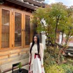 Lee Si-won Instagram - ♾️❣️ #광고 한옥 갤러리 지우헌에서 진행된 삼성전자 비스포크 인피니트라인 2023 행복작당 전시 전통과 현대가 결합된 영원의 가치 ♾️❣️ I visited the @samsung_bespoke Infinite line Exhibition held at Hanok Gallery @jiwooheon_dh. I experienced the value of eternity through the interpretation of the artist @superposition.kr who combines tradition and modernity. #비스포크인피니트라인 #삼성비스포크 #비스포크인피니트라인X행복작당 #행복작당 #SUPERPOSITION