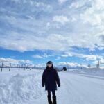 Lee Si-won Instagram - 🥶❄️ 힙하려다 얼어죽을 뻔 하고 얼른 패딩 속으로 #비에이 #문부츠 #털모자