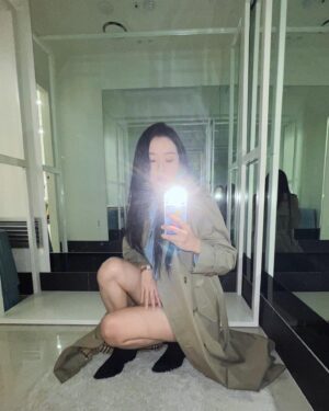 Lee Si-won Instagram - 📸📸📸📸📸📸📸📸📸🤳🏻 

하늘이 당신을 도울 거예요