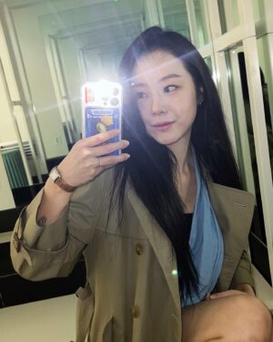 Lee Si-won Instagram - 📸📸📸📸📸📸📸📸📸🤳🏻 

하늘이 당신을 도울 거예요