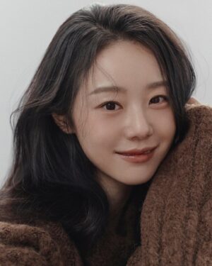 Lee Si-won Instagram - 따뜻한 연말 🐻🧸🌰🤎