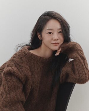 Lee Si-won Instagram - 따뜻한 연말 🐻🧸🌰🤎