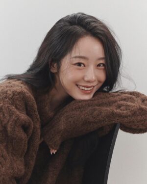Lee Si-won Instagram - 따뜻한 연말 🐻🧸🌰🤎