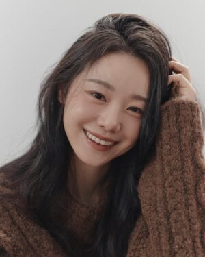 Lee Si-won Instagram - 따뜻한 연말 🐻🧸🌰🤎