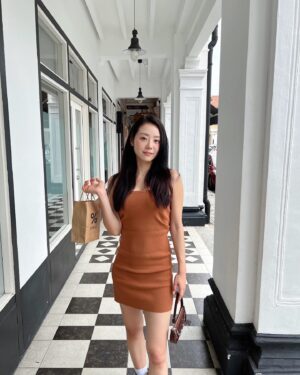 Lee Si-won Instagram - 🥜Raffles Hotel   🎄Orchard Street   🍺Haji Lane