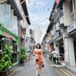 Lee Si-won Instagram – 🥜Raffles Hotel   🎄Orchard Street   🍺Haji Lane