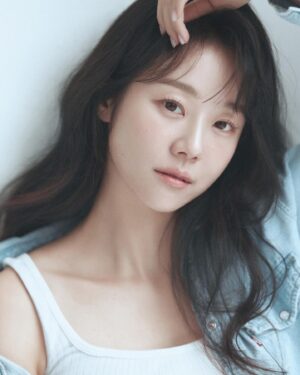Lee Si-won Instagram - 春 🫧 
이렇게 봄이 오나 봄