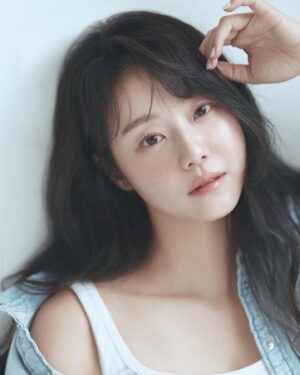 Lee Si-won Instagram - 春 🫧 
이렇게 봄이 오나 봄