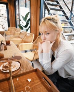 Lee Si-yeon Instagram - 🍀
