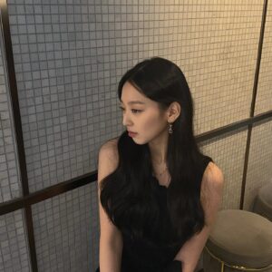Lee Soo-min Instagram - 샵 언니들 사진 실력이 나날이 는다... 순서를 고를 수가 없어요...🥺