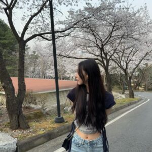 Lee Soo-min Instagram - 봄 가기 전에 벚꽃 사진...🌸