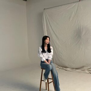 Lee Soo-min Instagram - 이끌의 (자칭) 뉴 공주님!!!!! 비하인드 사진 공유합니다!!!!! 마지막은 엠제트 셀카 with 숨팀 냐하🤍